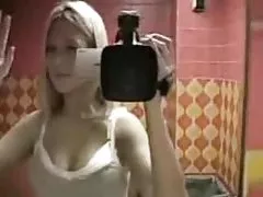 日本女人扮演猜谜游戏为丈夫