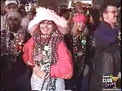 成熟的中国页面获取裸在厨房里。