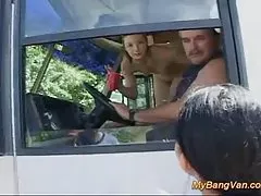 奶奶挣到他妈的在口袋里的钱