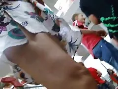 大成熟的母亲乱搞她年轻女同性恋女孩的情人