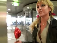 (爸爸) 房东偷偷溜到夫妇 &amp;amp; s 的家，去他妈的她